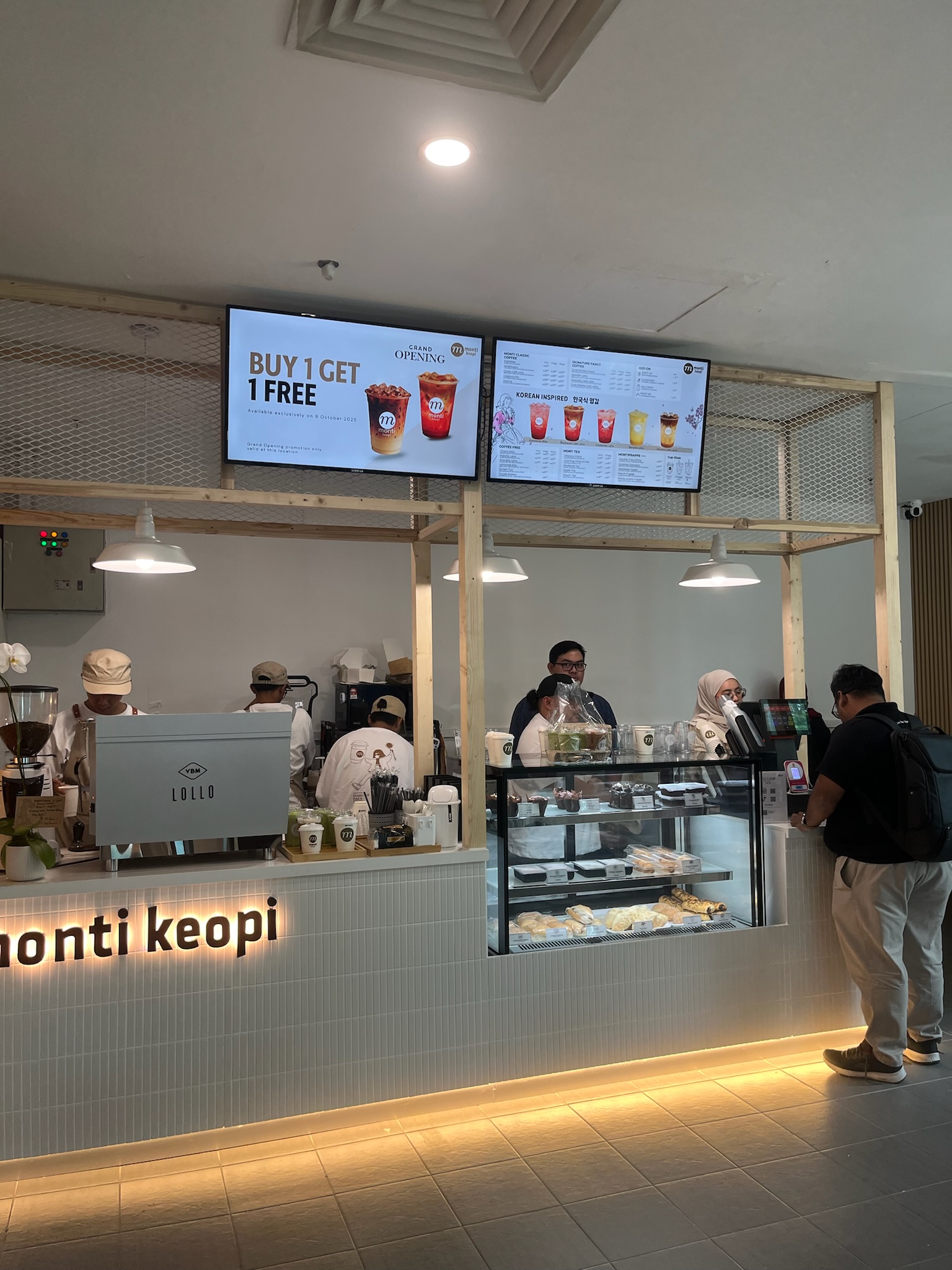 Monti Keopi counter at TNB Dua Sentral with baristas serving drinks
